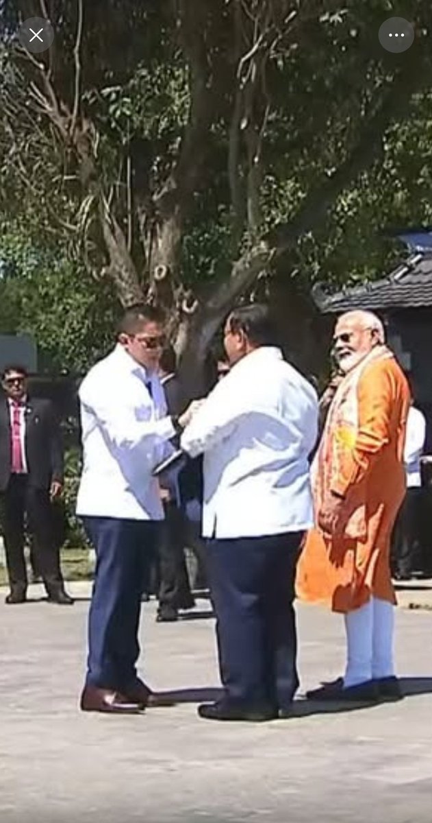 Hidupsebagai62's tweet photo. Tebak apa yg dipikirkan PM India :) https://t.co/bBRQPDbgrI