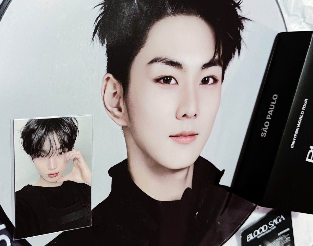 aotywon's tweet photo. gente, o pessoal que estava vendendo merch do enhypen colocou um photocard do sunoo na minha compra de 210 reais, e o mínimo pra ganhar um era gastando + de 380 reais. deus está em todas as coisas… https://t.co/Le7mF9yRmf