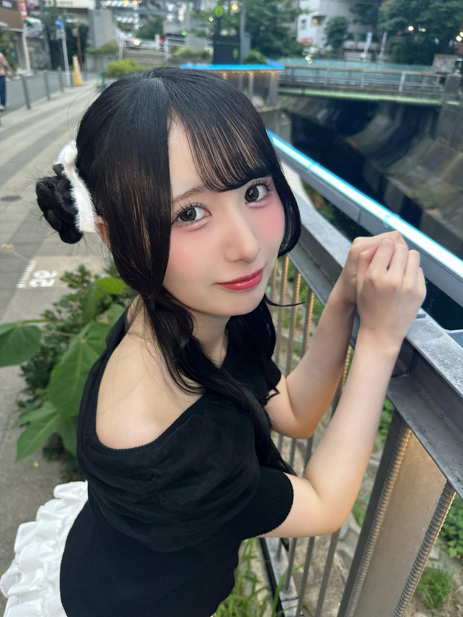 TORIKO_kotoha's tweet photo. おはこと☀️
オフショルことはかわいい？

遅くまで資料作ったーっ！
発表いけそうがんばる https://t.co/eId5Tb9KQh