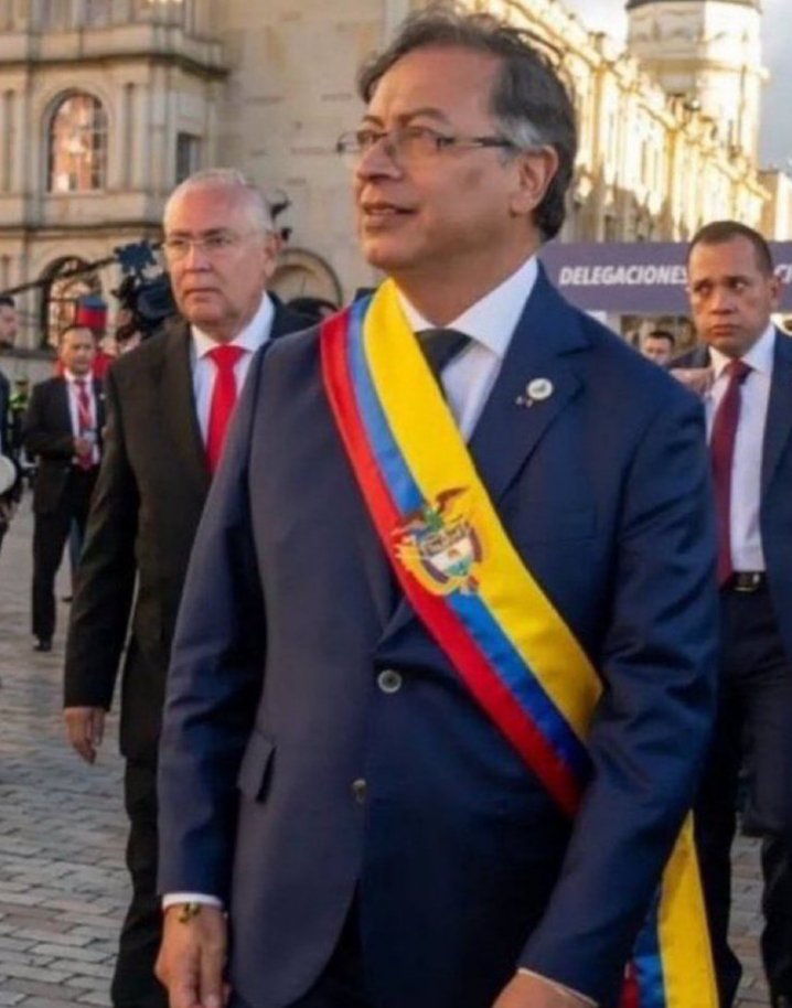 ElPensador75's tweet photo. 🚨Este es el mejor presidente que ha tenido Colombia y no lo pienso discutir con nadie. https://t.co/z2scHZkX9t