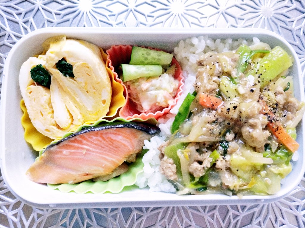milky_pekosan's tweet photo. 本日のお弁当·͜·♡
#お弁当
#お弁当記録
#今日のお弁当
#夫弁当

•だし巻き玉子小松菜入り
•焼き鮭
•コールスロー
•野菜炒めあんかけ丼

おはようございます( ˊᵕˋ*)✌ https://t.co/knj64D5qQq