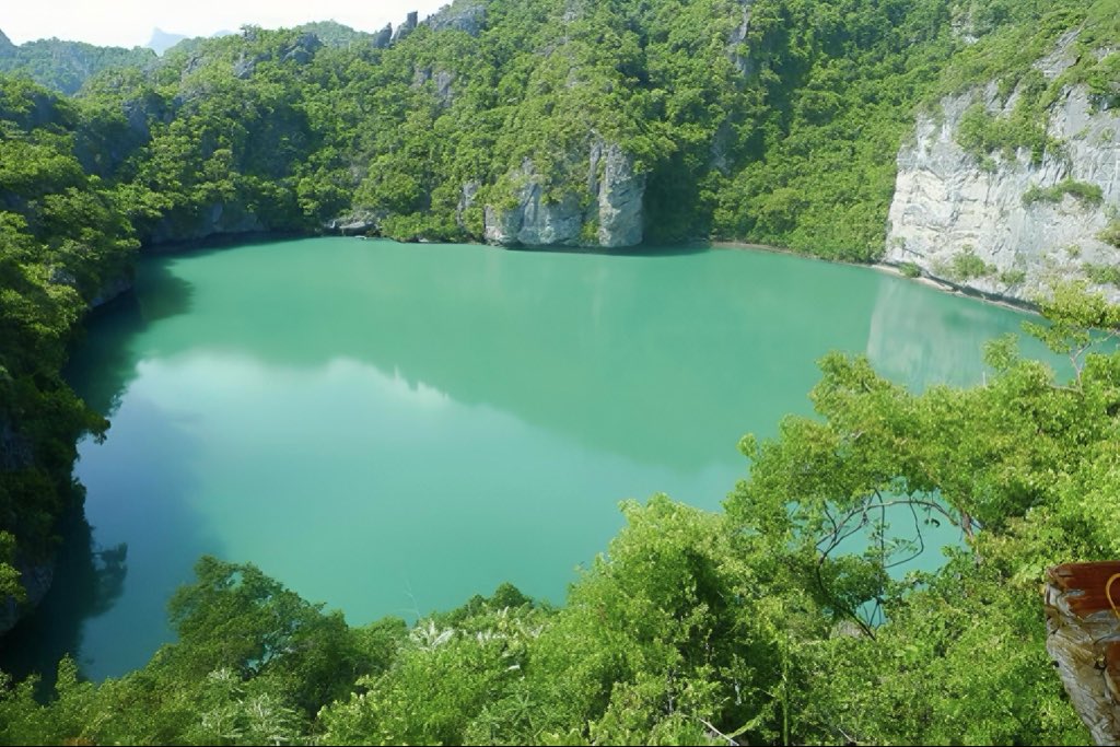 TheZedArchive's tweet photo. 📍 Blue Lagoon National Park | Central Province (Zambia🇿🇲)
Not every paradise is famous. The most beautiful places rarely ask to be seen. They simply wait for those willing to find them. A masterpiece painted by God’s own hands. Peaceful, Beautiful and untouched. https://t.co/5qENYPvY1k