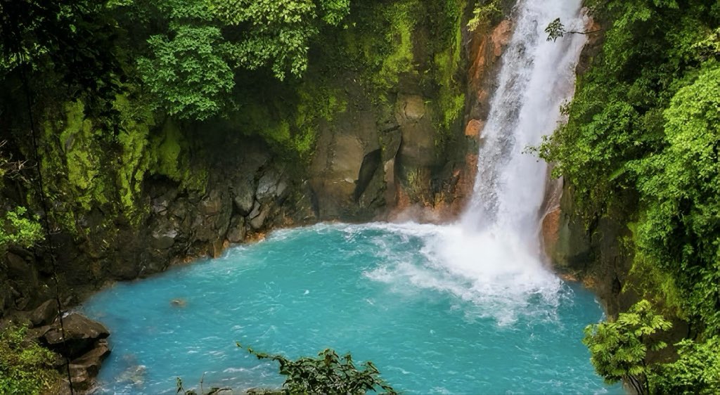 TheZedArchive's tweet photo. 📍 Blue Lagoon National Park | Central Province (Zambia🇿🇲)
Not every paradise is famous. The most beautiful places rarely ask to be seen. They simply wait for those willing to find them. A masterpiece painted by God’s own hands. Peaceful, Beautiful and untouched. https://t.co/5qENYPvY1k