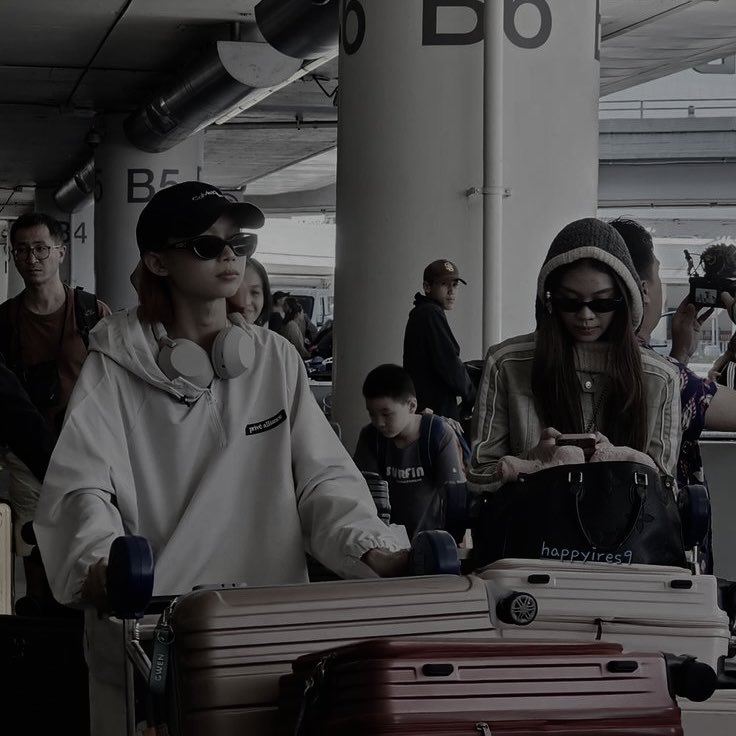 luvjho_'s tweet photo. #hambebe #jhocey au

the itinerary still says “for four” 

the whole tour was supposed to be for the quadro couples—🐱🐥 &amp; 🐨🐰but before the already-booked trip started, both couples broke up.

now, they’re forced to travel together. what’s something that could go wrong? https://t.co/t5vlE0yeYi