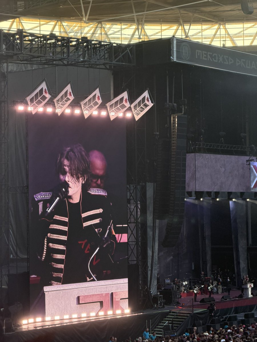 minaeshit's tweet photo. MCR!!!! It was soooo much fun! https://t.co/eq7h7vBeBi