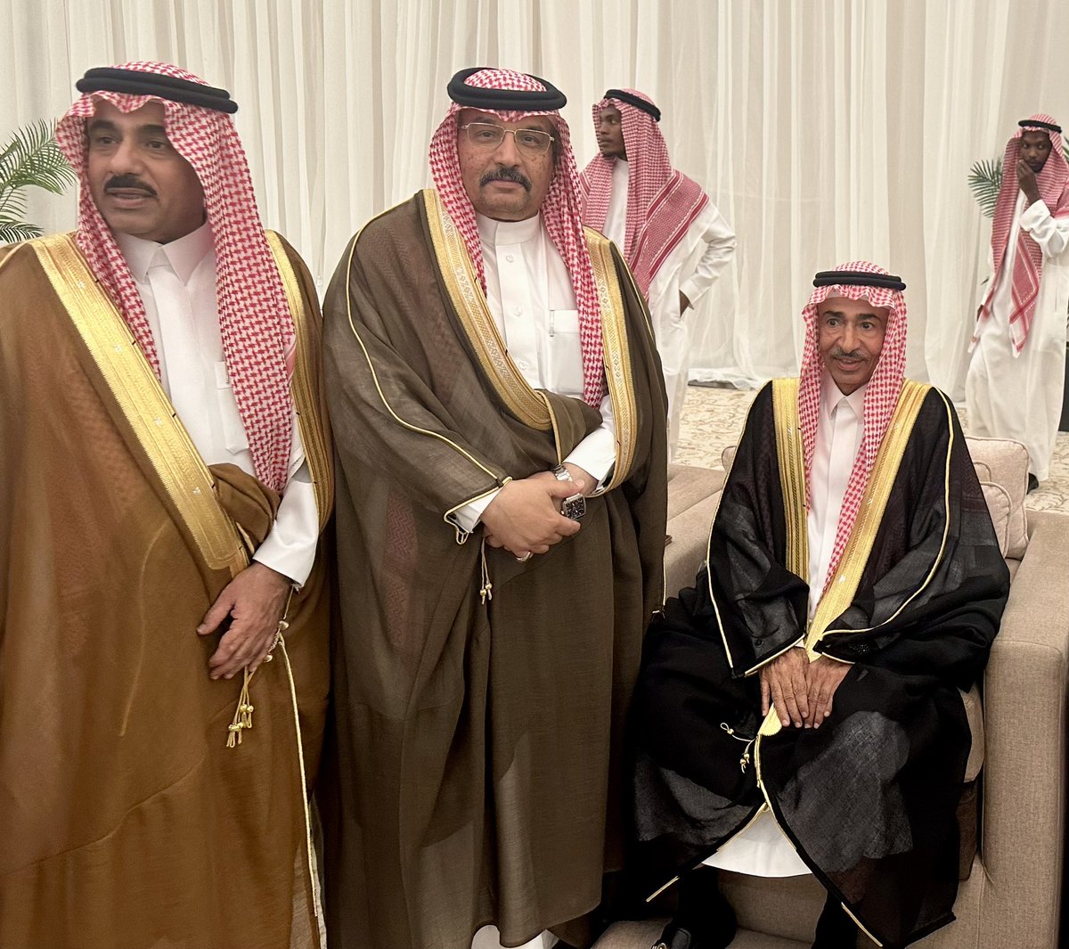 fahad_aldous's tweet photo. جانب من المدعوين لحفل زواج الشاب عبدالله بن فهد الجريبه من كريمة المرحوم/ سعد بن عبدالله بن خنين نساء انس في قاعة نياره للاحتفالات الله يوفقهم  ويبارك لهم بالذريه الصالحه .
#افراح_الجريبه_الخنين https://t.co/SDv1uCrydy