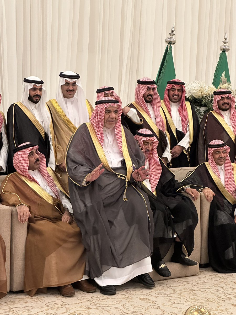 fahad_aldous's tweet photo. جانب من المدعوين لحفل زواج الشاب عبدالله بن فهد الجريبه من كريمة المرحوم/ سعد بن عبدالله بن خنين نساء انس في قاعة نياره للاحتفالات الله يوفقهم  ويبارك لهم بالذريه الصالحه .
#افراح_الجريبه_الخنين https://t.co/SDv1uCrydy