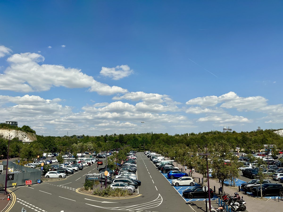 SamGate360's tweet photo. I saw the #Goodyear #Blimp doing the rounds at #Bluewater #ShoppingCenter in #Dartford/Stone #Kent.
I used to ever see these through out the #2000s only growing up but it's mostly a #80s thing #advertising some #business or #sponsorship like Duff Beer 🍺 #GoodyearBlimp https://t.co/qATJnRvaBG