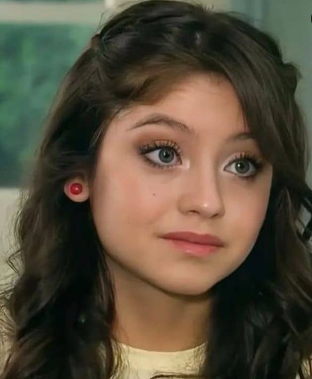 KSCentral09's tweet photo. 🥹🛼🫶🏼•KAROL! Karol Sevilla acabou de postar as seguintes fotos em seu Instagram,com a legenda do trecho da música "Mariposas" que ela compôs para o álbum de "Soy Luna: Volver a Rodar", "Não quero perder minha criança interior 🥹"!

TE AMAMOS e amamos a canção 🫶🏼!@karolsevilla https://t.co/w2n4z0c2Nk