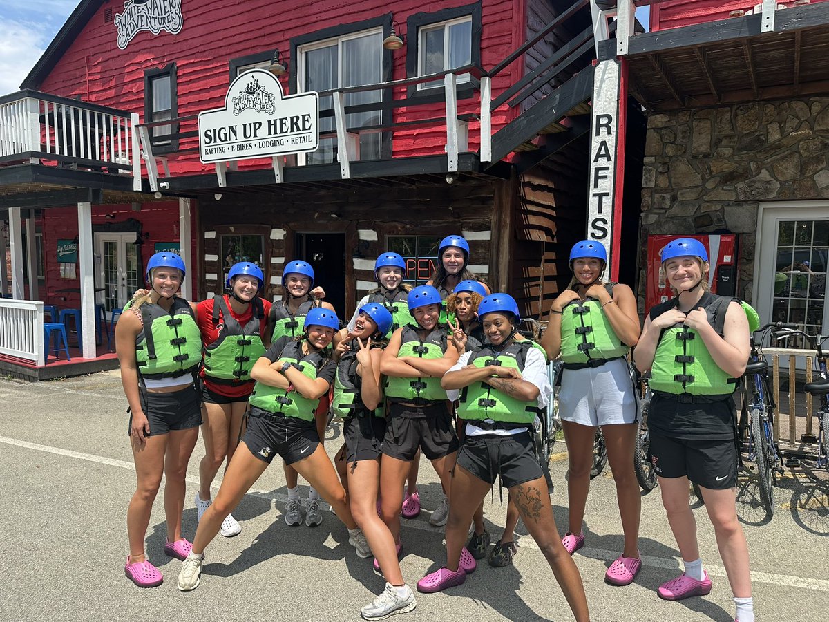 YSUWomensHoops's tweet photo. Took an adventure on the river 🛶🌊

#GoGuins #ONE https://t.co/AbjT13MVbY