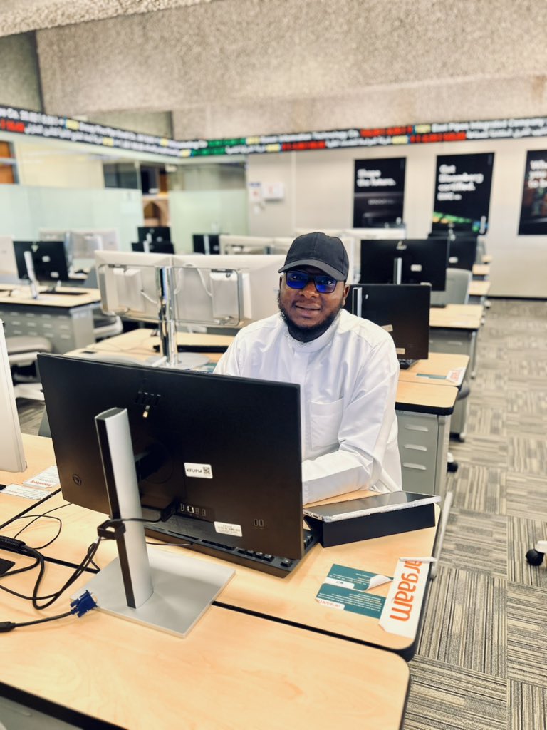 IshaqMusa_'s tweet photo. I work all day and night to be a responsible brother to my relatives, useful son to my parents, a caring husband/father to my wife/kids and a strong 911 to my Gees! 

God bless the struggles! 🥺🙏 https://t.co/NMUhOXpO9W