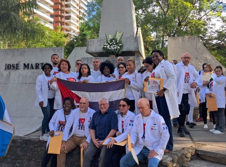 MairelysLe1987's tweet photo. BMC San Marcos Guatemala #TumbaElBloqueo
#BMCGuatemala
#CubaCoopera
#CubaPorLaVida
#CubaEstáFirme
Comprometidos con nuestra Revolución https://t.co/au69kduFs0