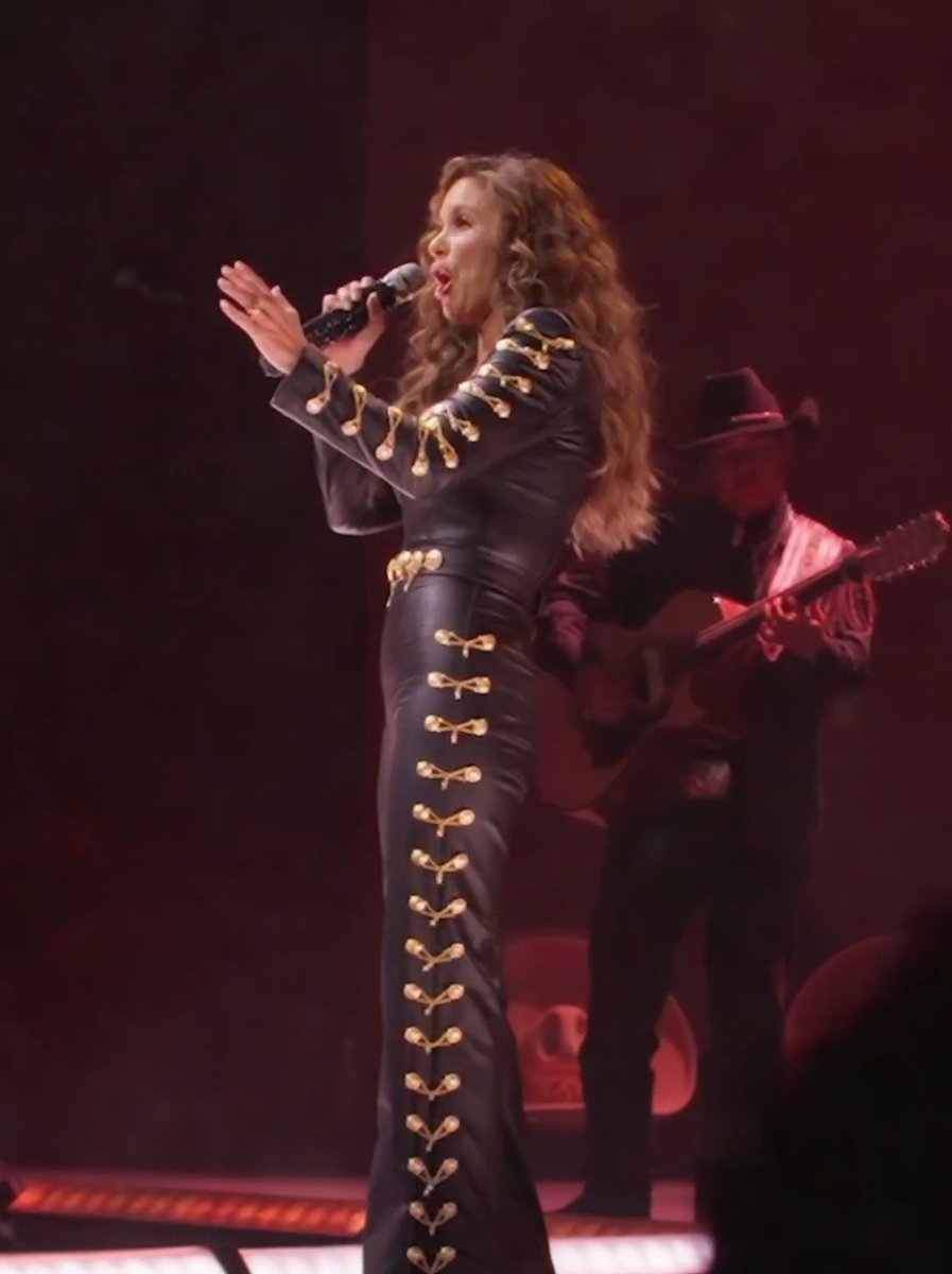 crunchywrappp's tweet photo. Lucero con un traje de charra de cuero🙈🫦 https://t.co/g1fIbnt97l