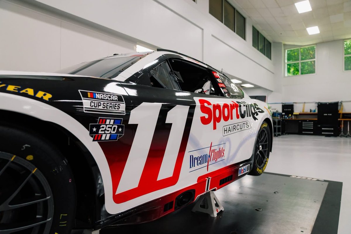 Cars10Gaming's tweet photo. From @JoeGibbsRacing on Facebook: https://t.co/J6C2AL32YU
