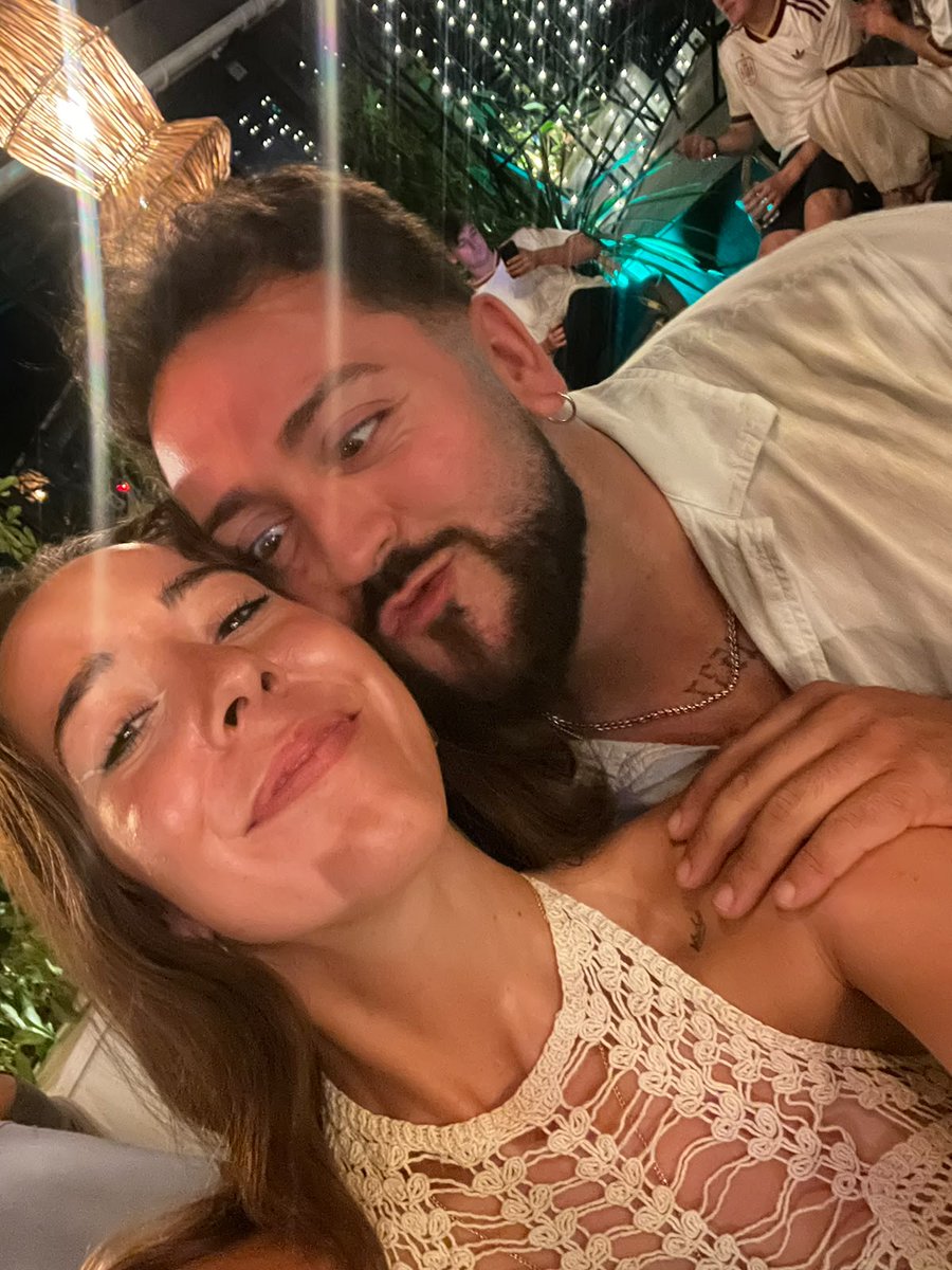 adanfdeznav37's tweet photo. Nosotros siendo nosotros mismos en cualquier parte.❤️‍🩹🩶🍀✨🫂

No me escondo si digo que estoy pasando un verano más bonito que el de 3msc. https://t.co/xrIz2OEJrV