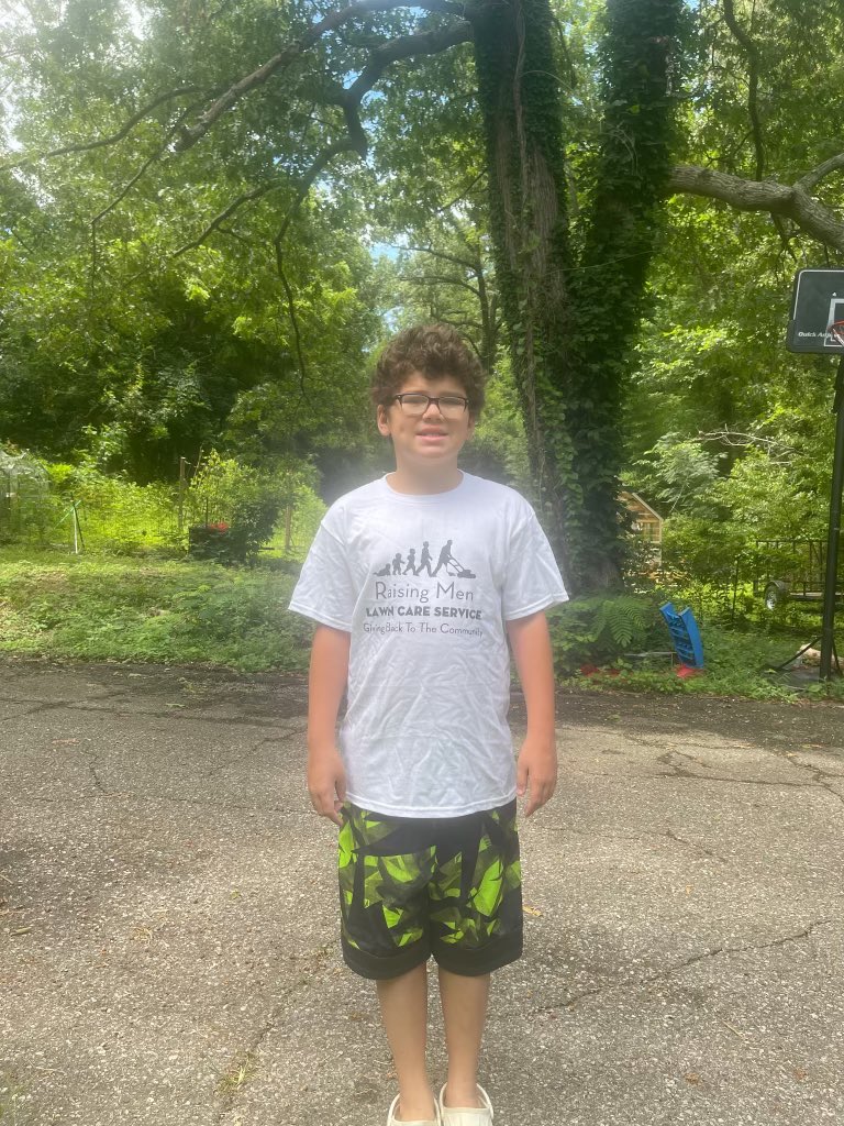 iamrodneysmith's tweet photo. Anthony of Birmingham,Alabama i just got his safety glasses, ear plugs, and white shirt in the mail—he’s officially ready to start the 50 Yard Challenge! 

Let’s show him some love! What words of advice would you give Anthony  as he begins his journey? https://t.co/BlwvCcRwDG