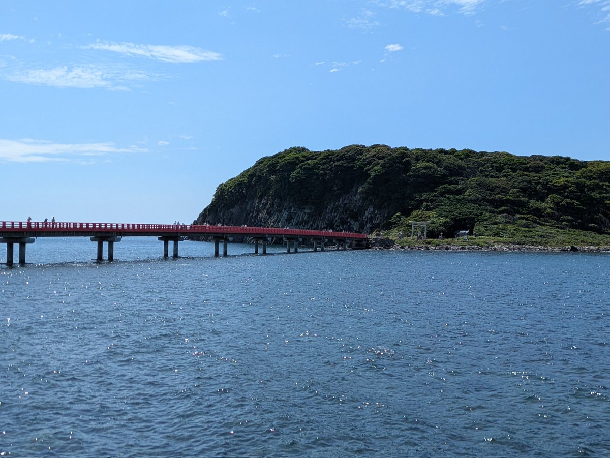 kestnel's tweet photo. おはようございます。

先日行ってきた福井県の雄島。
朱塗りの橋と大木の多い社寺林が印象的だったな...。

今日もぼちぼち頑張ります https://t.co/gyRknqibZL