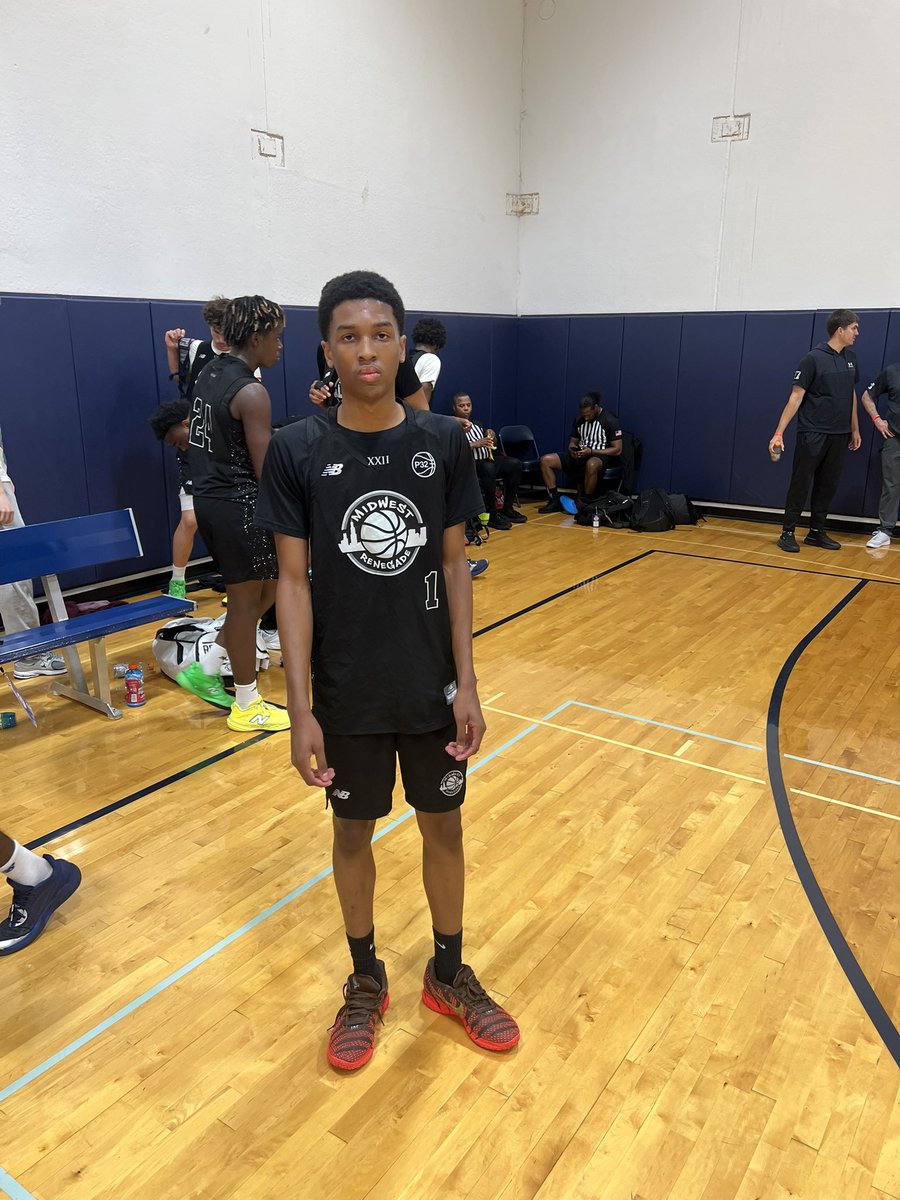 BigTimRevue's tweet photo. Class of 2028 6’1” combo guard Tristan Garner of @renegade_club 16U P32 is a three level scorer who can get yo his spots off the bounce, or spot up for a three. Scores in transition or halfcourt. Plays at @SCPHSBoysBB #iybasummershowcase @mikeweinstein55 https://t.co/3kgdxjMFTP