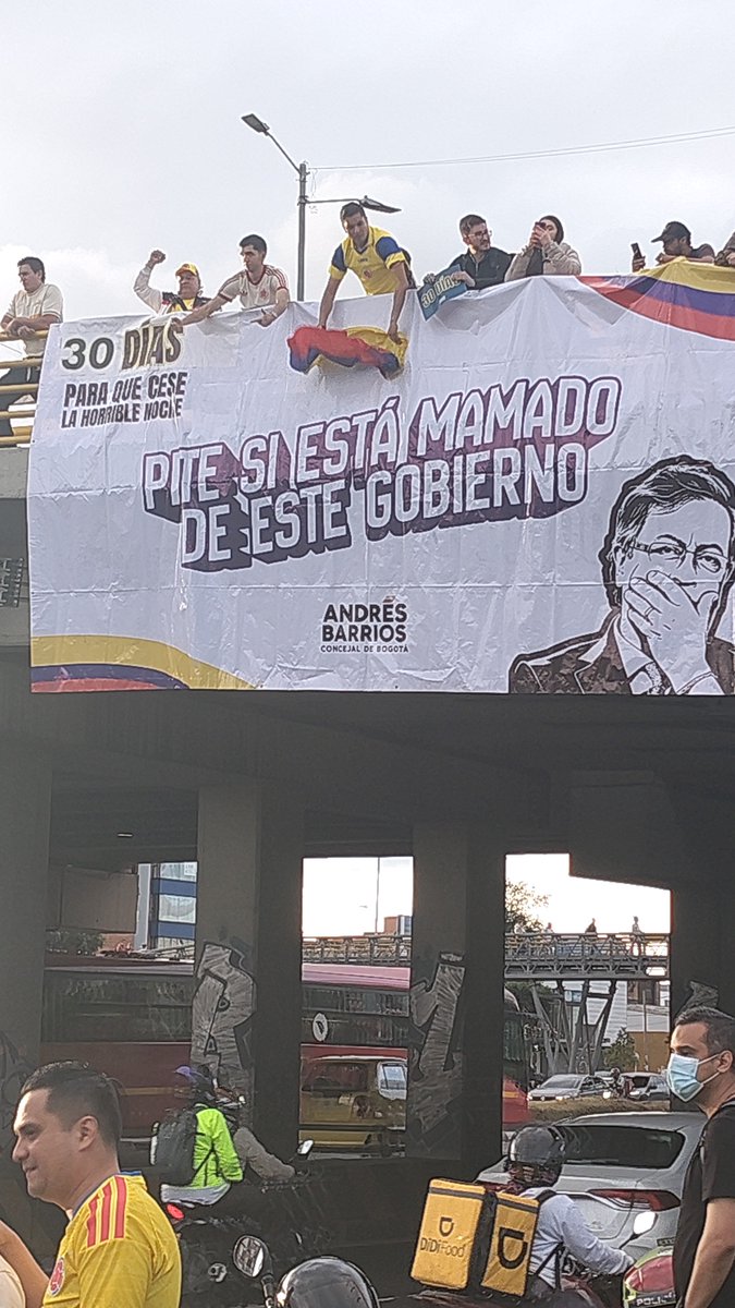 CombatVeteranX's tweet photo. La gente está celebrando que @petrogustavo se va en 30 días y que comienza la Patria Milagro con nuestro presidente @ABDELAESPRIELLA. 🐅 https://t.co/ZMcJDQNq1h