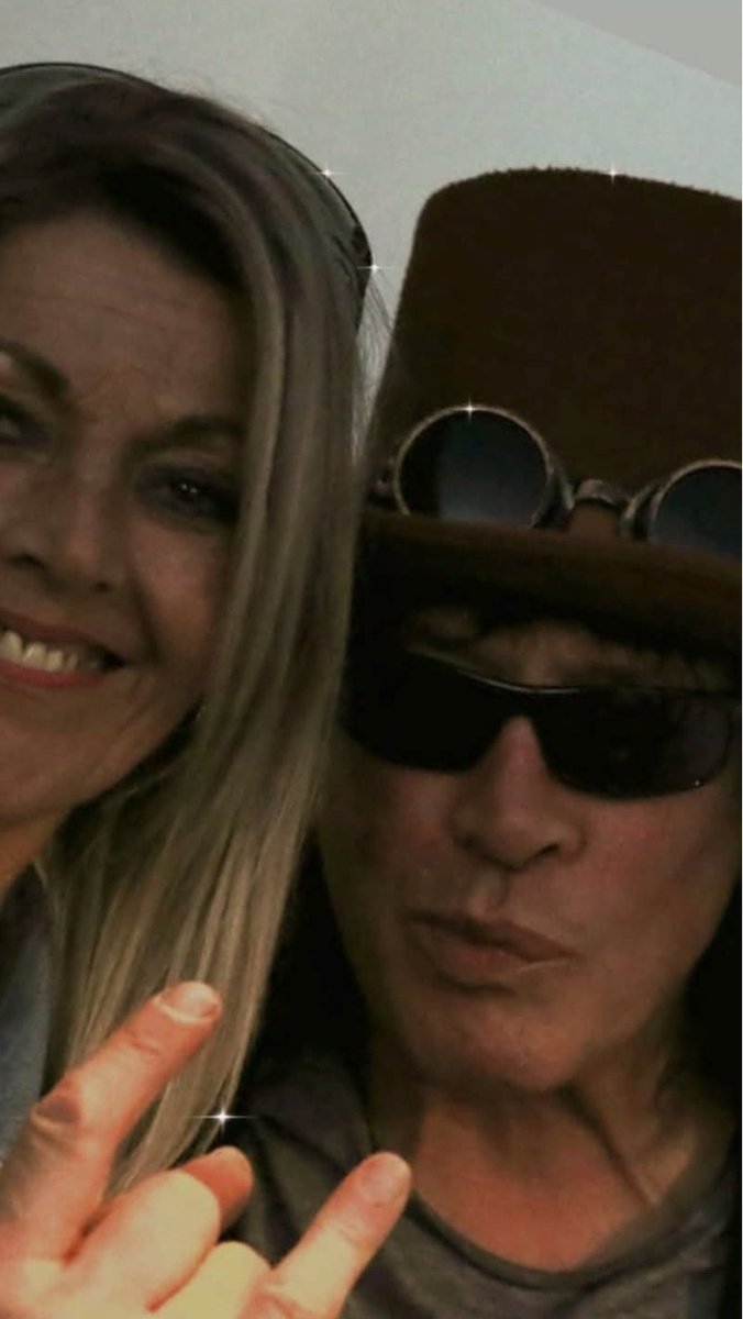 AkBandThe's tweet photo. #M &amp; J.AK [FBS] (AK) watched some of the BullShit that goes on here in The Algarve " musicians that can't play, never did anything in their life &amp; try 2 do a trump on the world " F--K U @ #TheAKBand #LoveGenuine 🎶🎸🎸🤘🎸🎸🎶 https://t.co/2SGtu93kzX