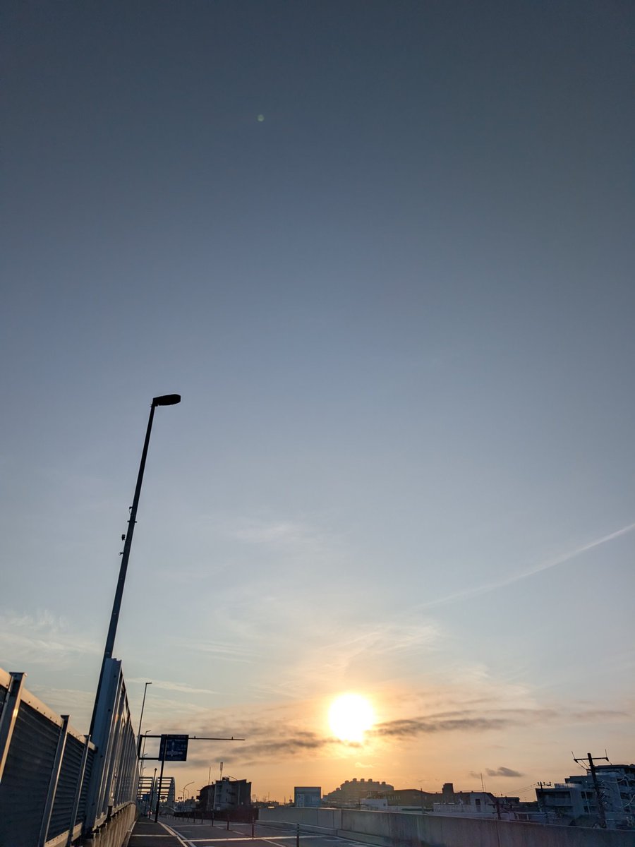 Nob_Ko's tweet photo. 今日も5:00から朝ラン。いつもより短めの5km気持ちよく終了。＃ランニング #朝ラン https://t.co/OQkqU3Xmdh