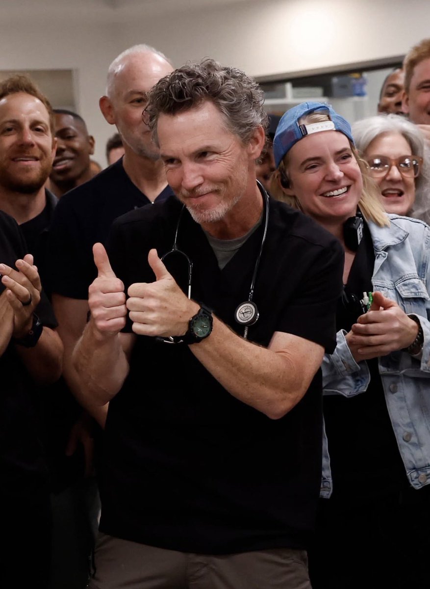 robbys_toupee's tweet photo. guy who is proud of his cast mates https://t.co/4YcvopYF4J