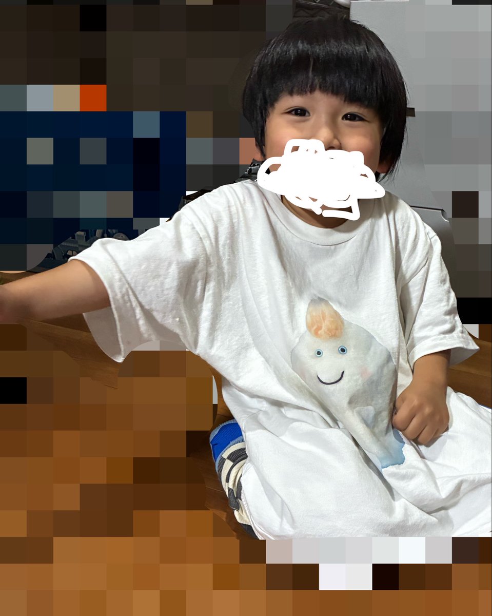 Kajeeeeeeeeeeei's tweet photo. windyちゃんT相当気に入っているらしい
^_^ 昨日保育園に着ていってみんなから注目の的☘️140サイズで、ワンピース状態👗
生きていくの色々大変だけど、息子の笑顔が1番。あなたが笑顔でいてくれなきゃね🌻　よし、今日もがんばろっ

ママより https://t.co/BAalMLX2pr