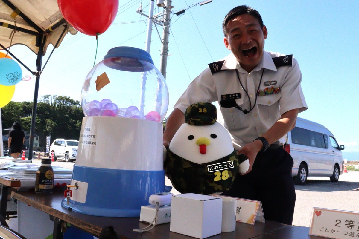 hakodate_sta's tweet photo. #第２８普通科連隊 は #江差「#かもめ島まつり」に車両展示支援で参加したっさ！
天気も良く海もキレイで最高だったっさ☆
コスプレイヤーさんともコラボさせてもらったっさ！
自衛隊コーナーに来てくれた皆様ありがとだっさ！
したっけ～☆

#函館駐屯地　#にわこっち https://t.co/PkfqKjThrj