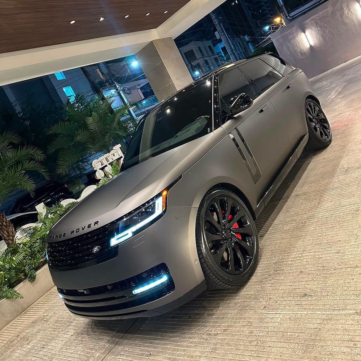 DrivenAtlas's tweet photo. Grey Range Rover 🩶 https://t.co/TYl3Qq7qaJ