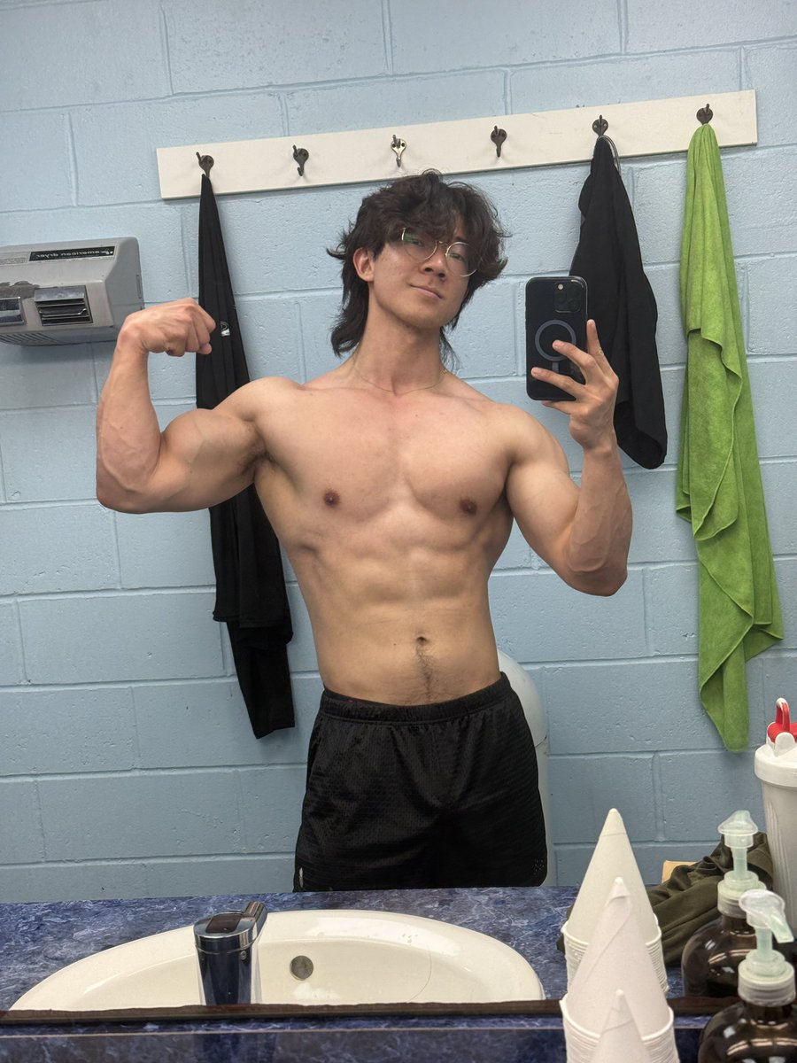 Pharmafit247's tweet photo. in case your bf didn’t send you any today https://t.co/t97Eho34xJ