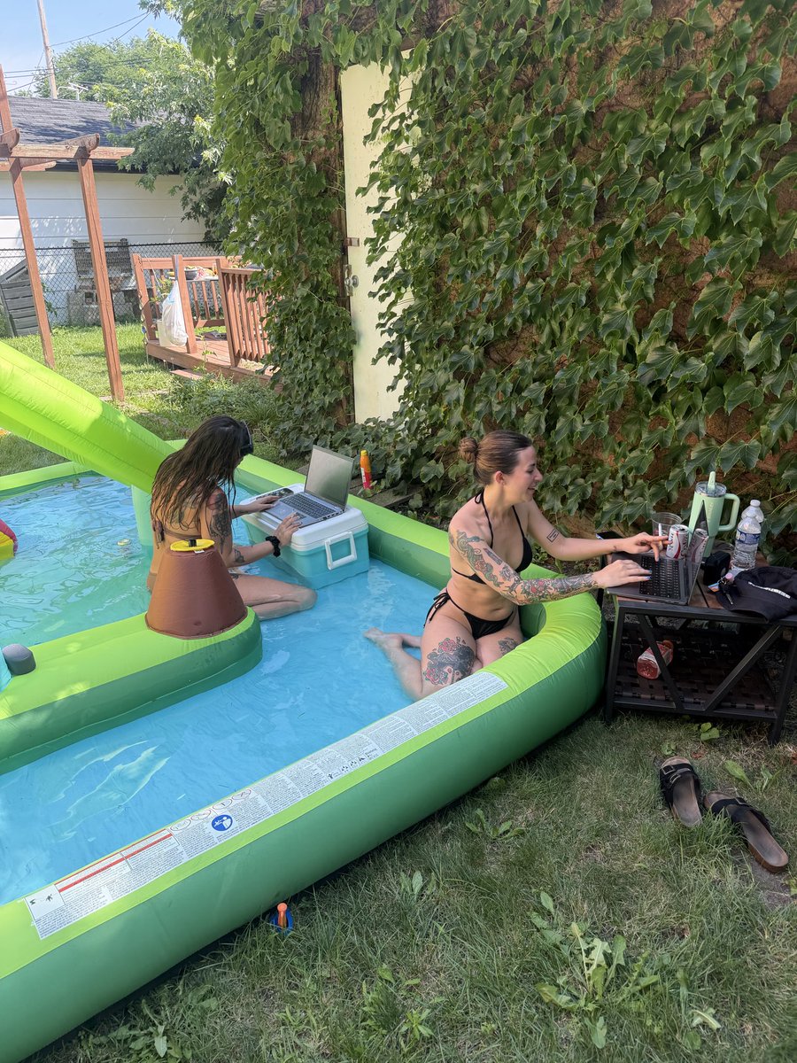 georgeskrait's tweet photo. Riff raff voice sumMER TIIIIIIIME https://t.co/ner276BAl7