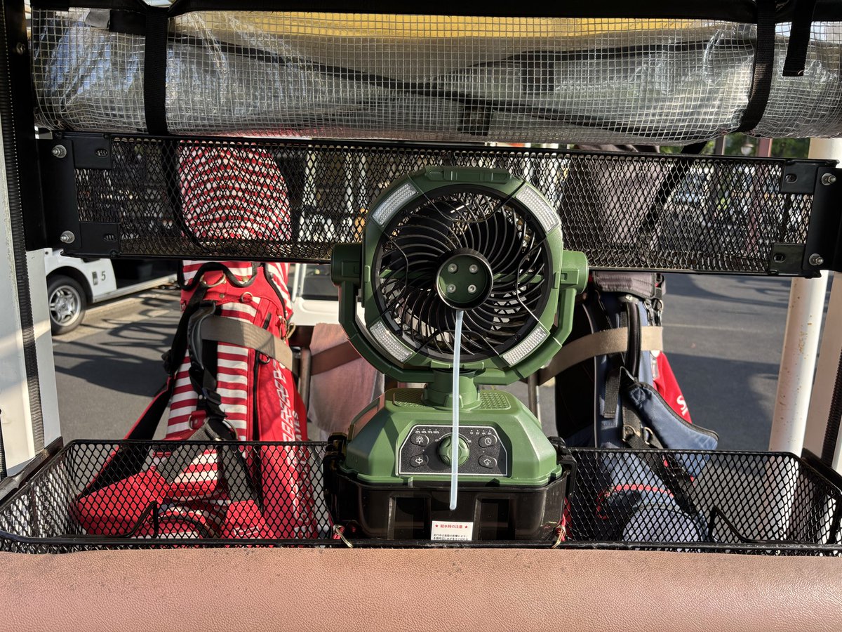 fcc_fujimi's tweet photo. 7月9日（木）☀️
【真夏日予報】
『ミスト送風機カート』で快適プレーをお楽しみ下さい⛳️
OB打ってしまったら、ミスト💦で頭を冷やしてから『暫定球』を…😫
#富士見ヶ丘CC
#真夏日
#ミストファン https://t.co/fj9ezruqUM