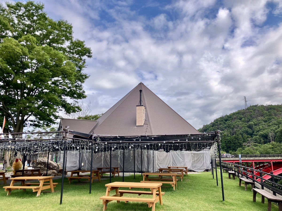 yaruzoh's tweet photo. おはようにゃん★
ここから見える胎内川の水量が少なくなってます。
胎内川は明日、７月10日（金）からアユ解禁のようです。
サクラマスを除く全魚種遊漁券 日券は、道の駅「胎内」でも取り扱っています。
熊出没の可能性もあると思いますが、ルールを守ってお楽しみください。 https://t.co/6vmGbwisFs