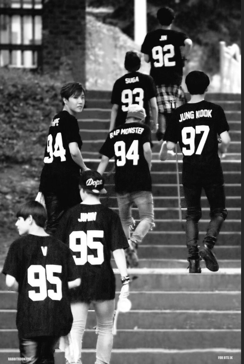tlovesorchids's tweet photo. A reminder of how A.R.M.Y was founded! 

Happy 13th Birthday #BTSARMY 🎉🎉💜 https://t.co/zfYExaFLAJ