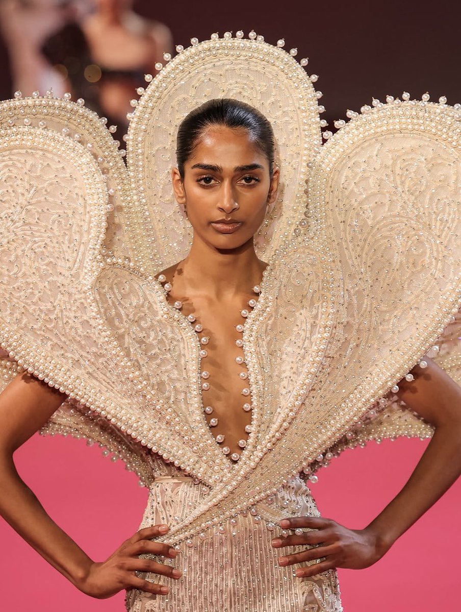 flyestdesi's tweet photo. the maa collection by manish malhotra couture @ pfw. in honour of his late mother, the collection was divided into four chapters, each dedicated to a different period of their lives together ★ https://t.co/rOpQrXS6il
