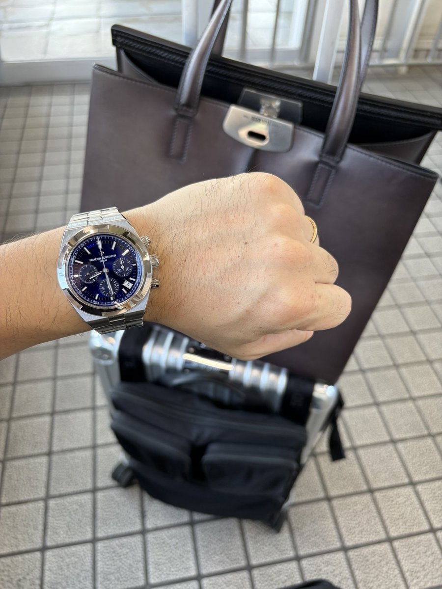 ZdpVn's tweet photo. 用事は少ないけど荷物は多い出張
リモワのハーネス、やっぱり便利
#berluti #remowa #vacheronconstantin https://t.co/aZgqcdl0lP