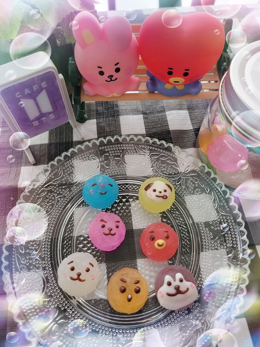 TkhhyY's tweet photo. 💜HAPPY ARMY DAY💜

これからもずっと大好き🥰🔎💜

お友達に頼まれて琥珀糖作ってたついでにこの子達も作っちゃった🤭 
《CAFE BTS 臨時開店💜》
～BT21 琥珀糖～ https://t.co/ib0fpYkibK