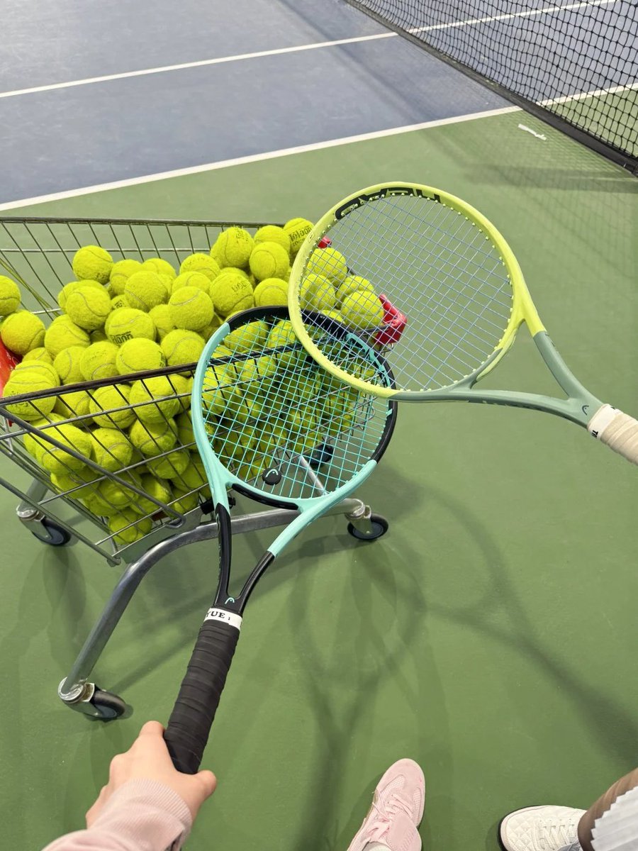 ShioriCDzone's tweet photo. 今日の運動量で、この一車分のテニスボールを全部消費しちゃいましょう！ https://t.co/efjPHoxdQQ