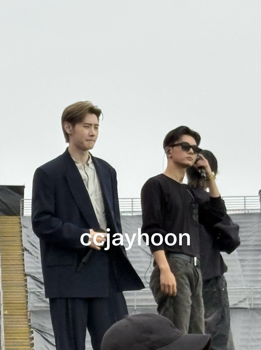 23parkz's tweet photo. jay &amp; sunghoon for today’s soundcheck in lima!😻 https://t.co/VU1s5IRgIQ