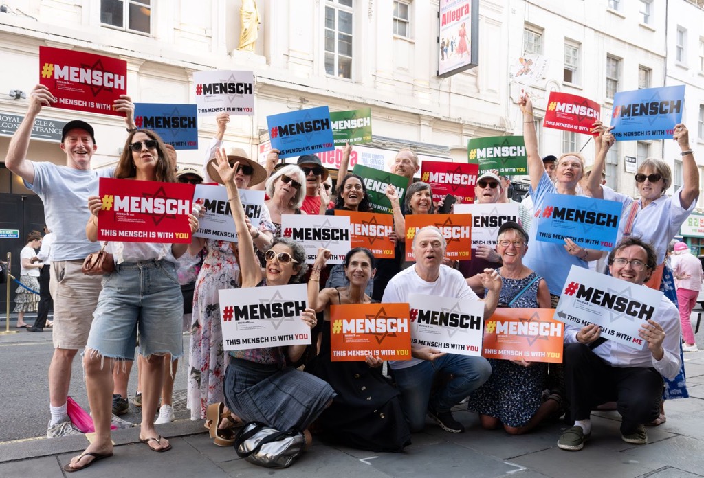 OurFightUk's tweet photo. Thanks to everyone who joined us to 'be a mensch for Maureen' on Wednesday evening. Our aim was to make it clear that the bigots who have been targeting Maureen and her shows do no represent mainstream Britain.
We were especially heartened to hear from those around Maureen that she appreciated the support of the mensches that came out.
#MENSCH #StandWithMaureen
Photos: Elliott Franks