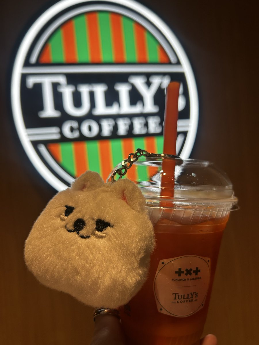 vNbhjjgGjootE8o's tweet photo. 今日ははマンゴ〜🥭こっちもおいしい✨
#TXT #PPUBATU #TOMORROW_X_TOGETHER #タリーズコラボ https://t.co/UWAWIFCAJy