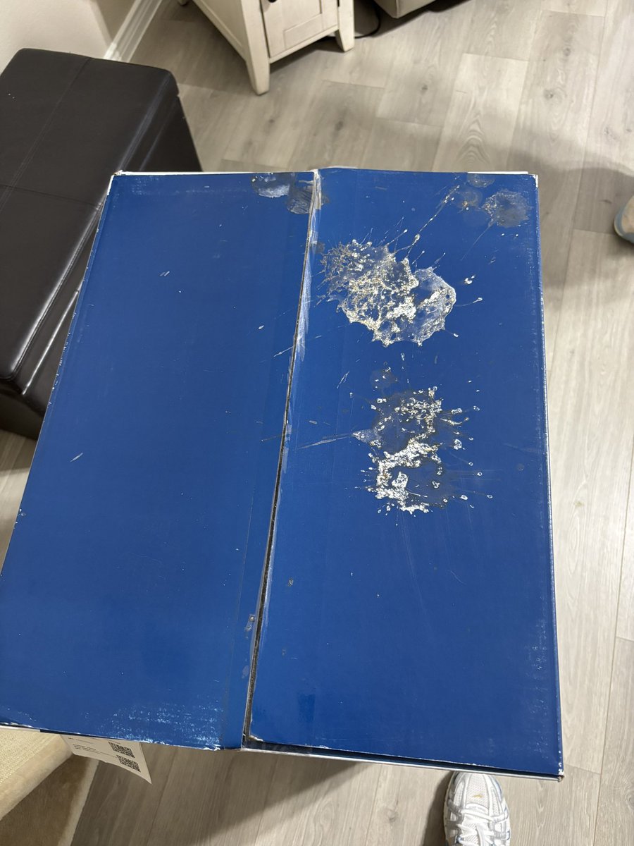 MOASSSTATE's tweet photo. @BestBuy just did a curbside pickup and noticed the box is covered in bird poop?! Is this normal? https://t.co/AS2UcQpUUp