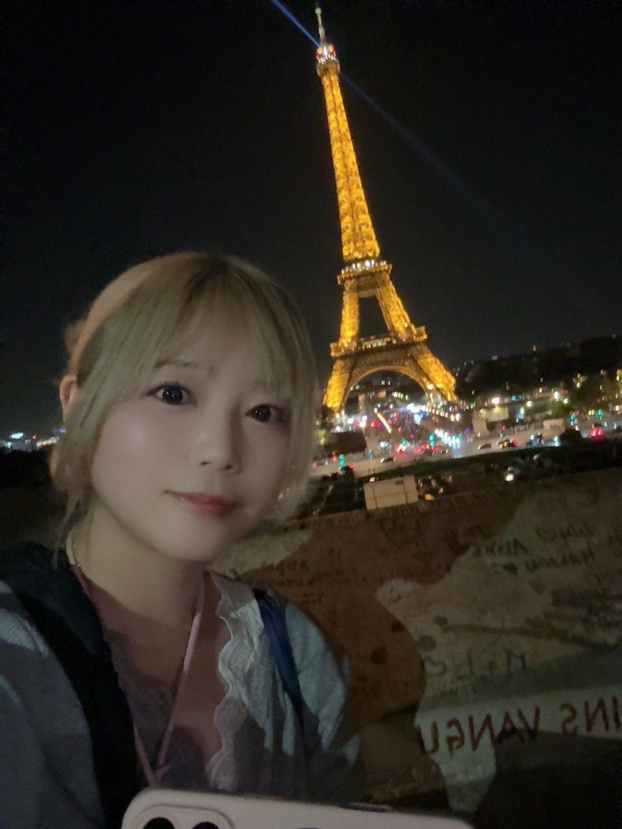 usa_miharu_'s tweet photo. エッフェル塔の周りぐるりとして
楽しかった~！！
配信ありがとう✨
見れてなかったギブト確認したよ🥹ありがとうう~！！🫶🏻💞 https://t.co/d5UtUYzIVU