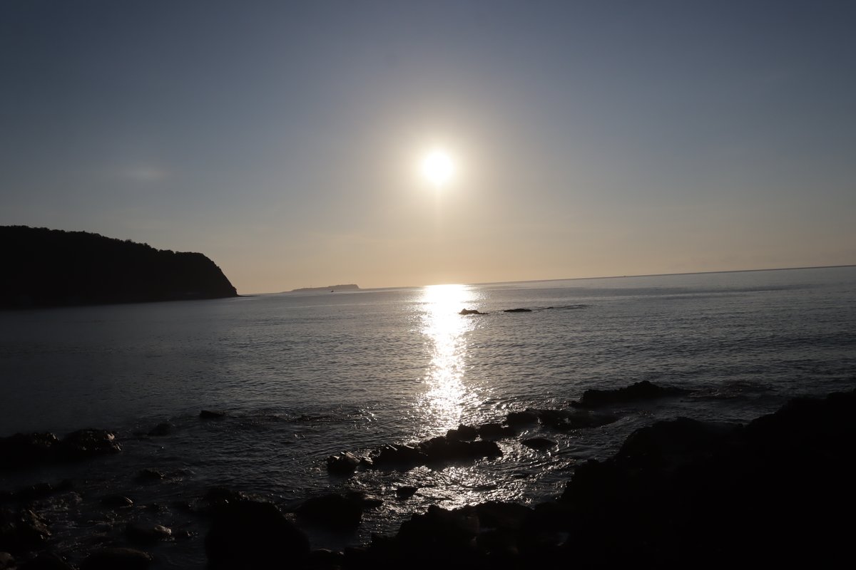 izunoumigasuki's tweet photo. 2026.07.09    05時30分頃撮影

おはようございます！
今日も元気に一日頑張りましょう！！
今朝の伊東市宇佐美海岸・・梅雨明けか？？
投稿時現在の伊東市の気温は『24℃』

#伊東市宇佐美海岸
#日本一海に近い祠
#伊豆の海が好き
#いまそら
#イマソラ
#体調管理を万全に
#熱中症対策を万全に https://t.co/OAKCikFppZ