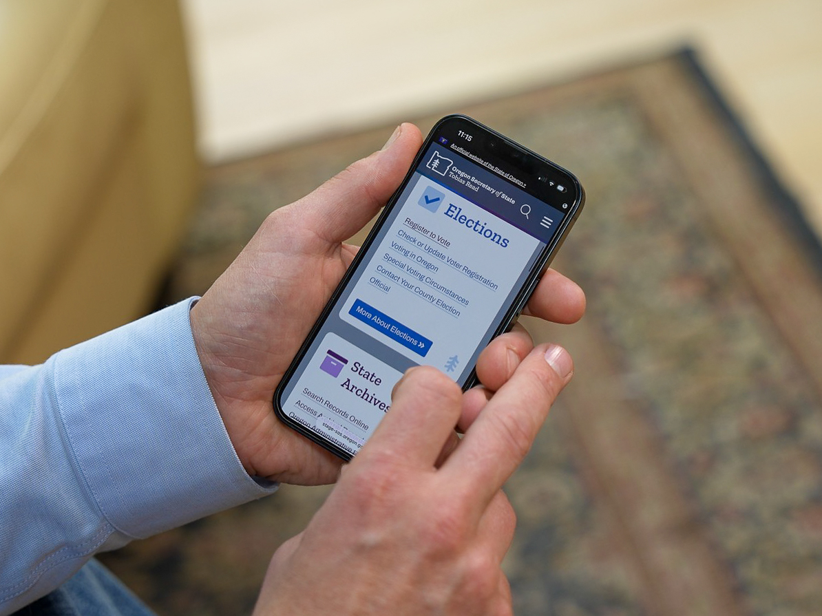 OregonElections's tweet photo. Tonight, @OregonSOS will launch a new and improved website. It's easier to navigate, works better on your phone, and has improved search tools to help you find what you're looking for fast. Visit the new website at https://t.co/jXZKls4wqy. https://t.co/fntSOD3ba7