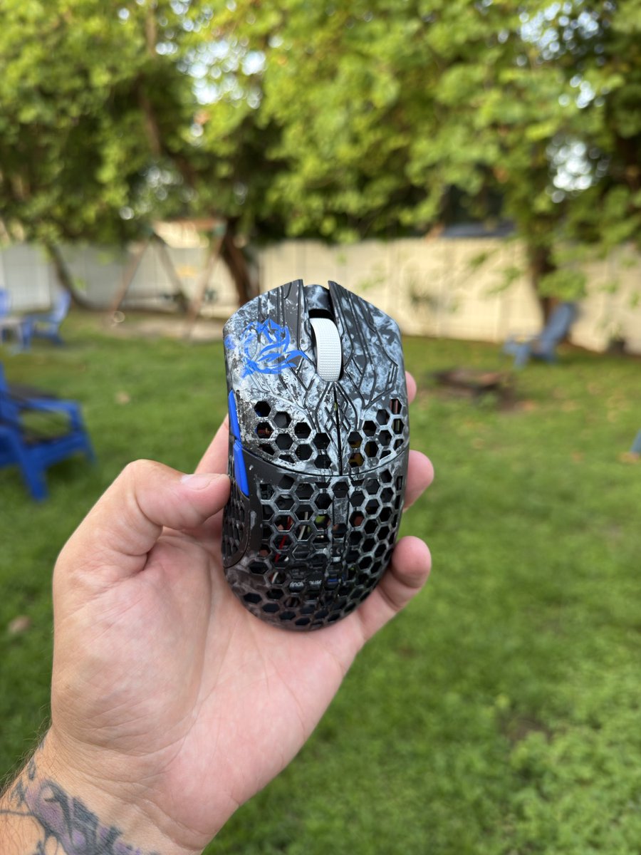 NachoCustomz's tweet photo. Fully restored and repainted ULX Tarik. No more yellowing https://t.co/KmbLfL2vcq