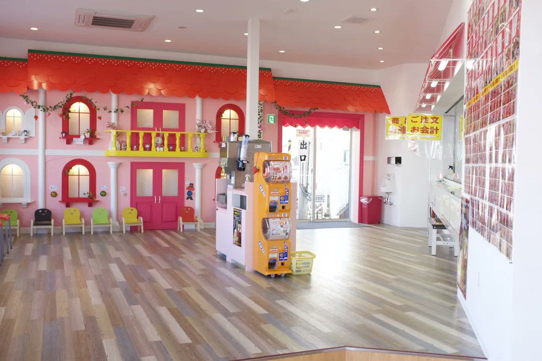 sumotto_tyn's tweet photo. 新潟でクレープを食べるなら絶対ここ！
小千谷市にある「クレープハウス星野屋」🍎

メニューはなんと200種類以上！
おそらく日本一種類が多い（はず）
店内もかわいくて子ども連れにもおすすめ☺️
#クレープの日 https://t.co/9ao7cpzkCe