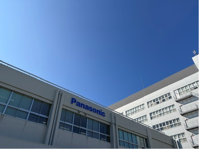 PanasonicHIKONE's tweet photo. 本日の彦根は【晴れ☀】    
おはようございます！  
雲一つなく、梅雨明けを感じさせる綺麗な空ですね！！！
木曜日も、元気に頑張っていきましょう👊
#企業公式が毎朝地元の天気を言い合う 
#企業公式が毎朝地元の天気を言いあう 
#彦根市 
#パナソニック https://t.co/nK7jtd0tJz