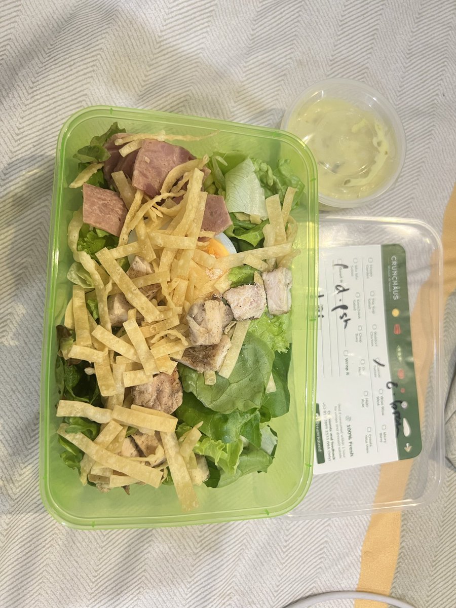 uciilucii's tweet photo. Mkn sekotak ini bisa 2hari soalnya sekali makan susah ditelen😭🙏 https://t.co/7qBBpjHpPE