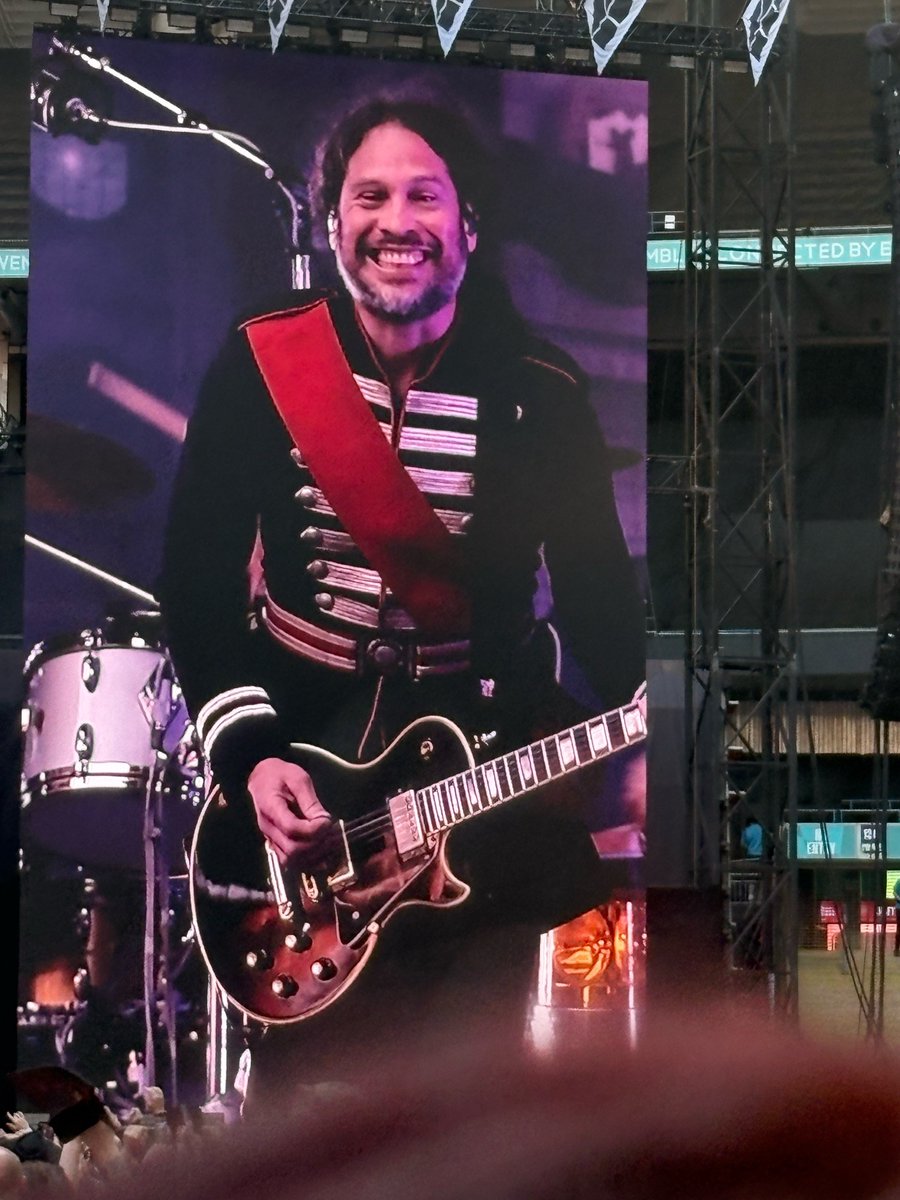 yyyyvs's tweet photo. o tamanho desse sorriso meu deus eu mataria 6 pessoas pra ver ele sorrindo assim todos os dias https://t.co/PpRhFk59Fd